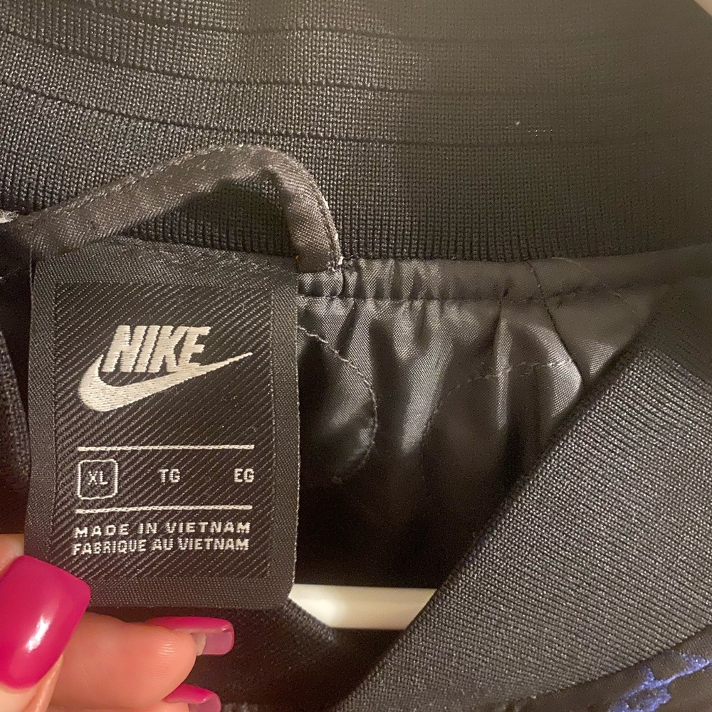 Nike jacket 🖤 - Picture 3 of 7